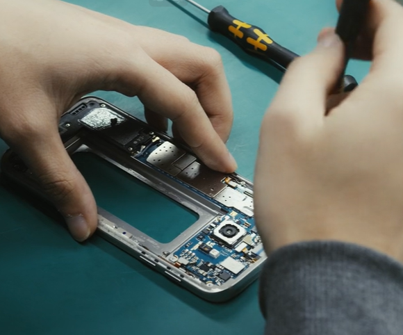 透明强力胶对电子器件外壳修复的高效解决方案